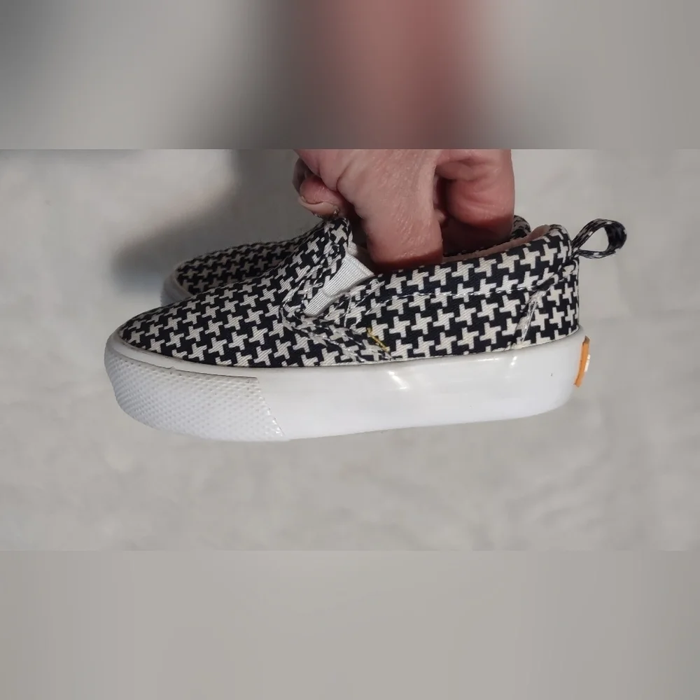 Tula shoes for girls size 4